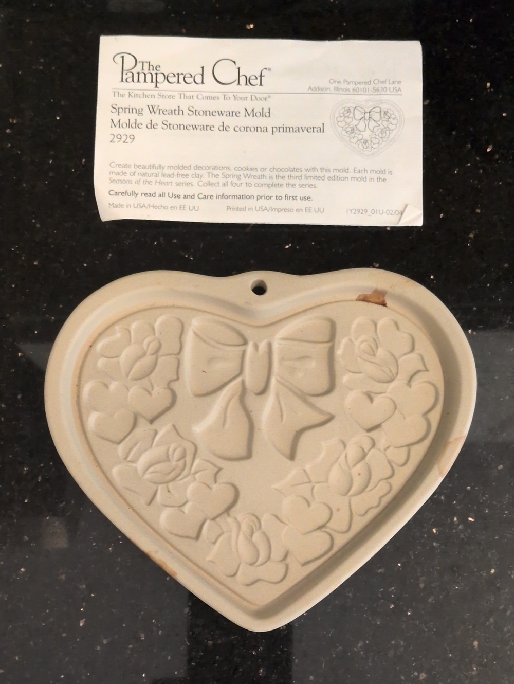 The Pampered Chef Heart Wreath Stoneware Mold